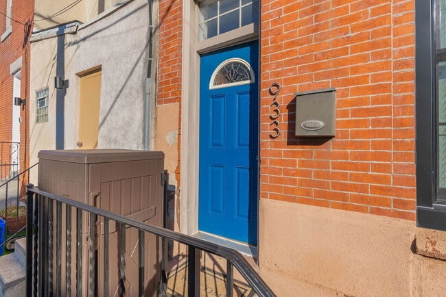 Building Photo - 933 N 30th St