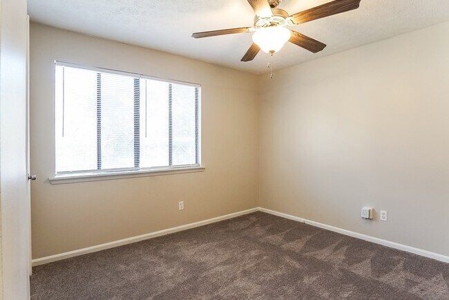 Building Photo - 5354 Dixieland Rd