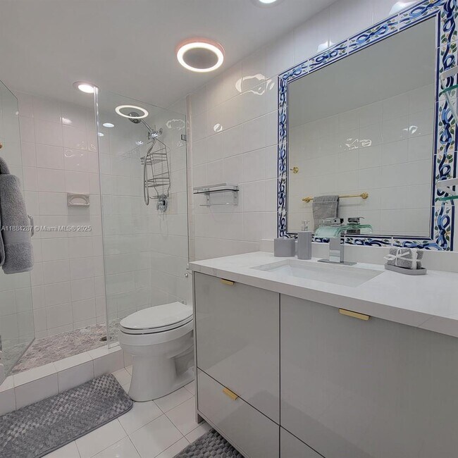 Building Photo - 2030 S Ocean Dr
