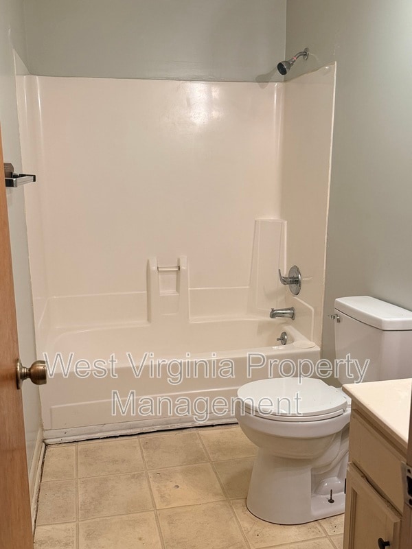 Building Photo - 184 Wyndale Dr