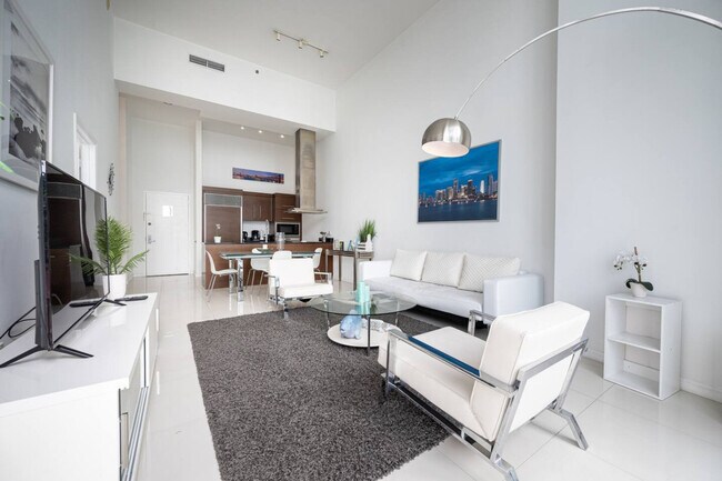 Building Photo - 485 Brickell Ave