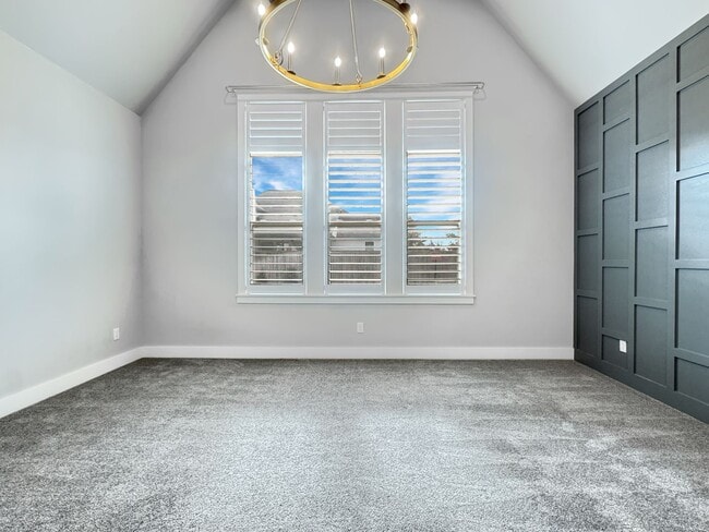 Building Photo - High-End Executive Living in Gated South Tulsa Community