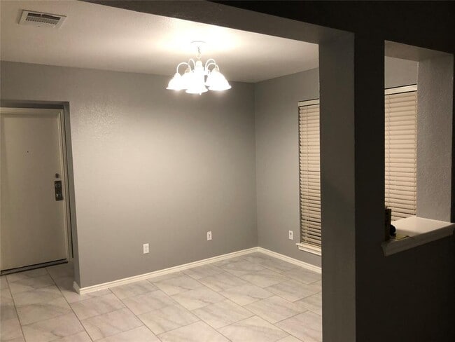 Building Photo - 2508 Jesse Owens Dr