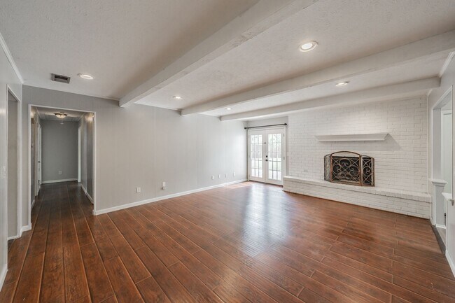 Building Photo - 1300 Potomac Dr