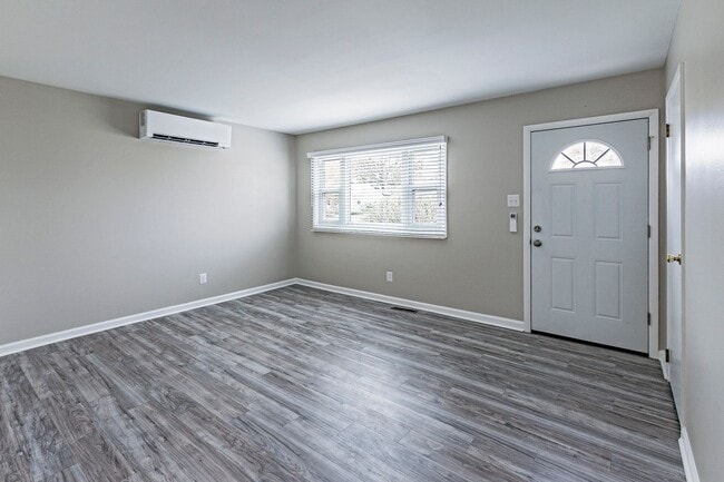 Building Photo - 3 bedroom, 1 bath, newly renovated ranch in Todd Estates, Newark