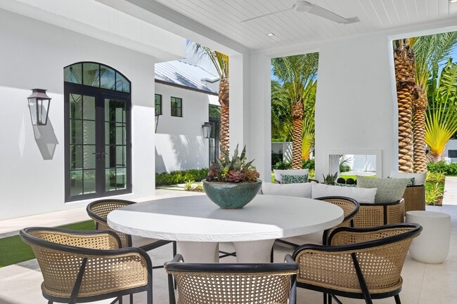 Building Photo - 734 S Ocean Blvd