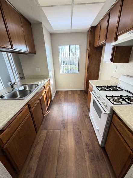 Building Photo - 510 Silverwood Ave