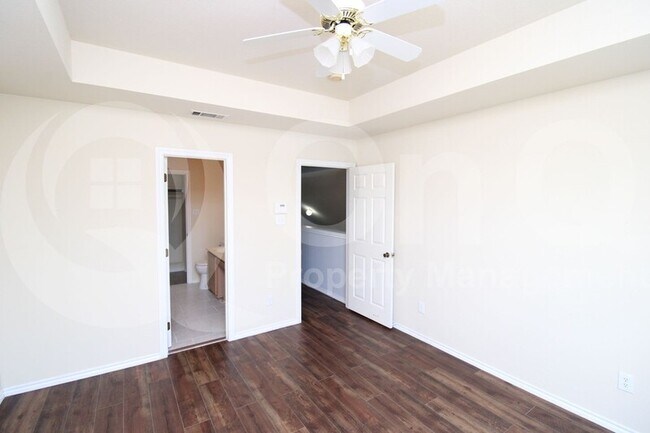 Building Photo - 2320 Hunters Run Dr