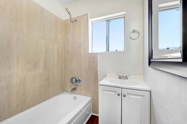 Building Photo - Beautiful SFR 3 BD| 2 Bath