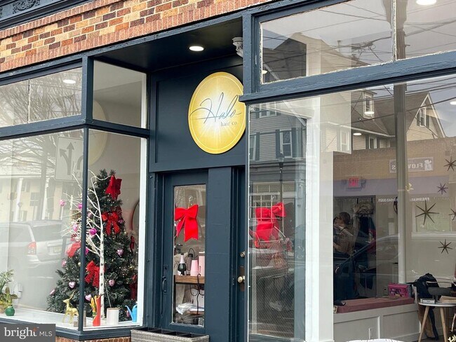 Building Photo - 508 Station Ave