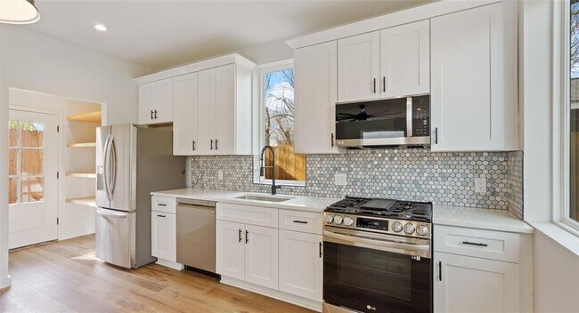 Building Photo - 5506 Peppertree Pkwy