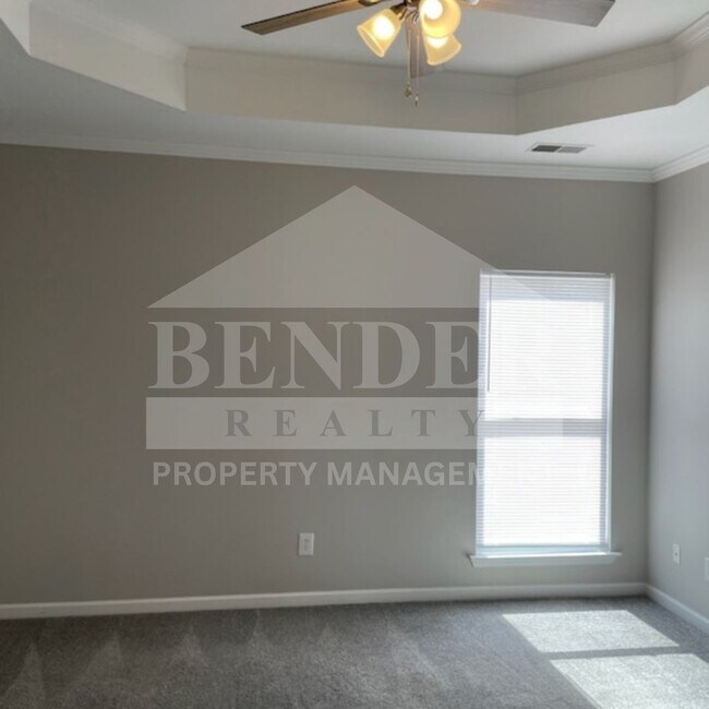 Building Photo - Emmyllie Ct- 130/132