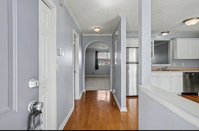 Building Photo - Donelson Townhome!