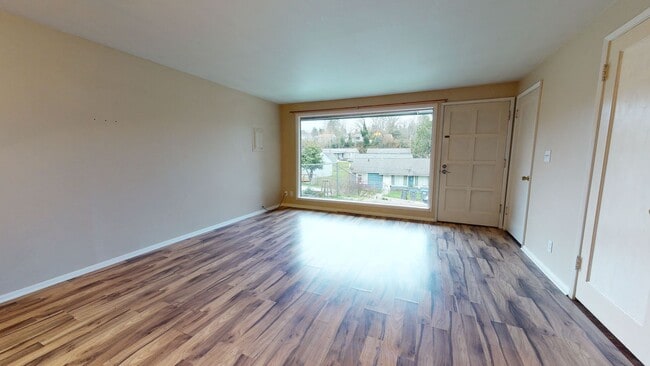 Building Photo - Large Bremerton Duplex Unit Available for ...