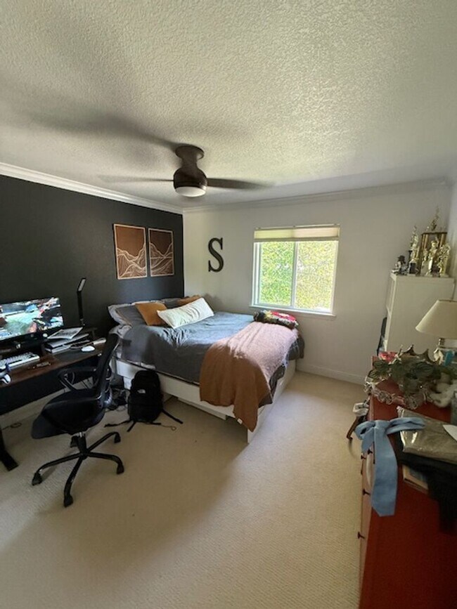 Building Photo - Stunning 5-Bed. 2.5 bath Home in the Heart of Pleasanton Meadows, Community Pool