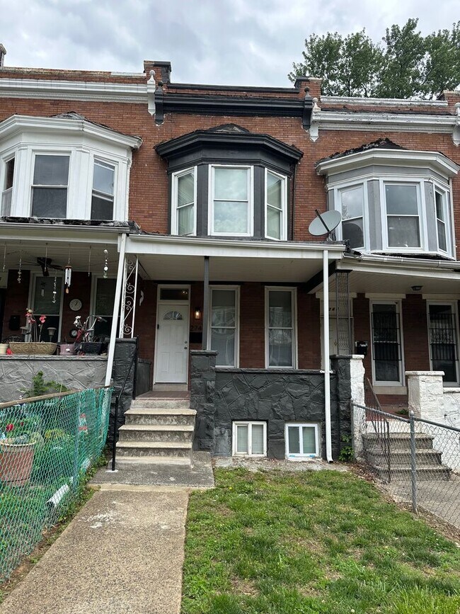 Building Photo - Newly Renovated 4BR/2BA Family Home in Win...