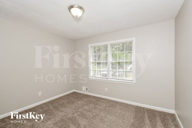 Building Photo - 125 Creekview Dr