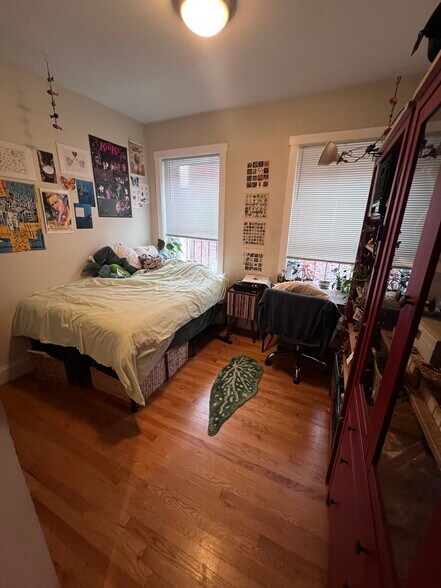 Building Photo - 8 Burney St