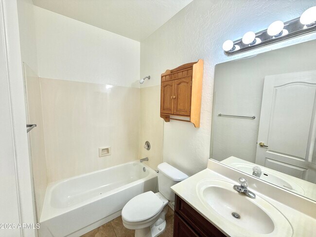 Building Photo - 13896 W Wilshire Dr