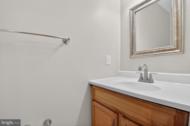 Building Photo - 2874 Sutton Oaks Ln