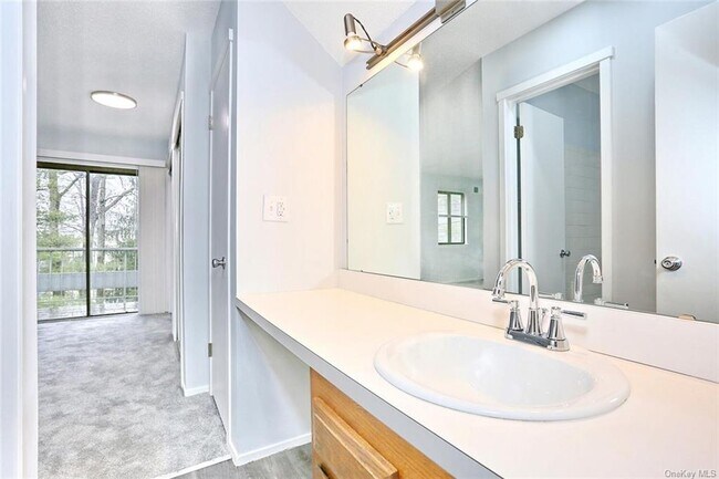 Building Photo - 161 Treetop Cir