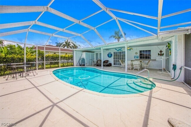 Building Photo - 5036 SW 9th Pl