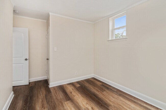 Building Photo - 2915 Oakford Ave