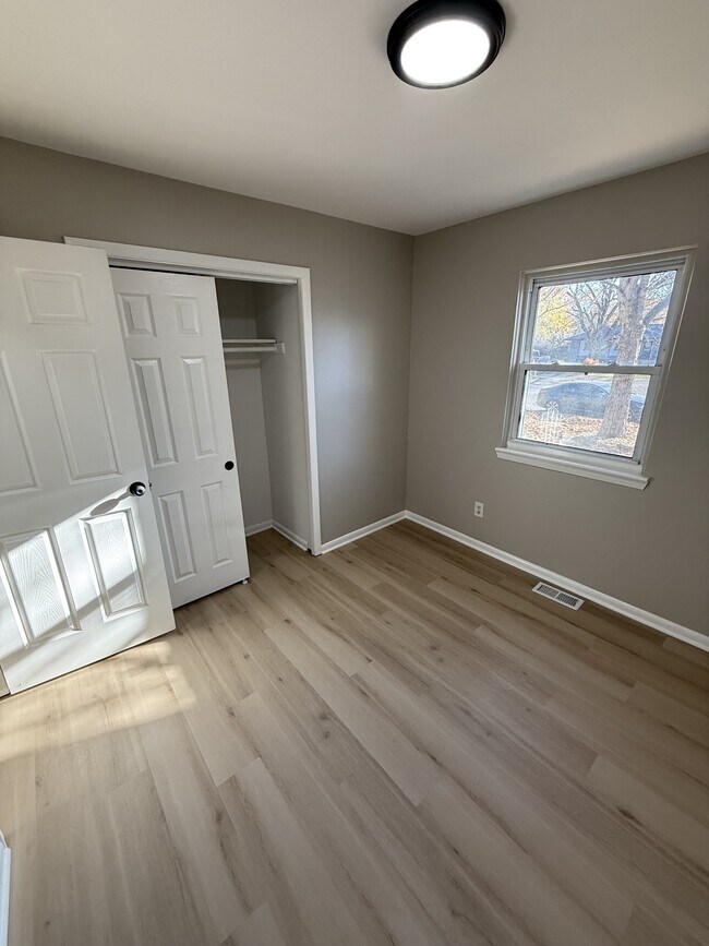 Building Photo - 1412 Wolf Ct