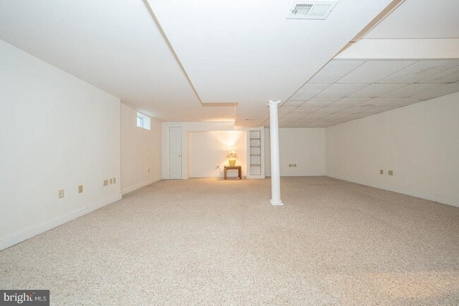 Building Photo - 301 Hanover Ct
