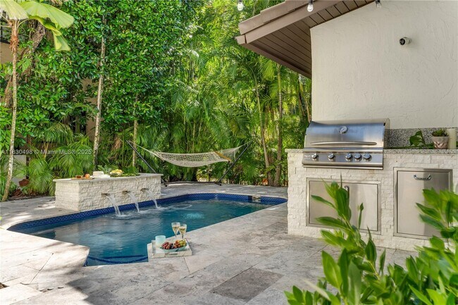 Building Photo - 4830 San Amaro Dr