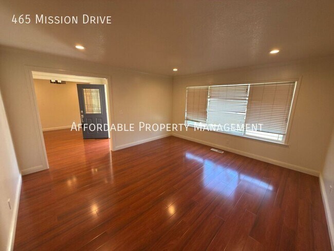 Building Photo - 465 Mission Dr