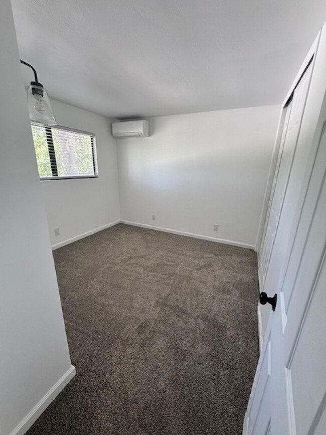 Building Photo - Beautiful West Redding Home with $200 Move...