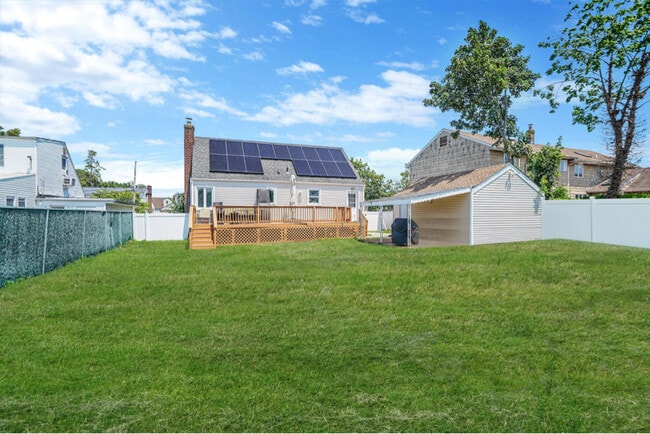 Building Photo - 722 N Ascan St