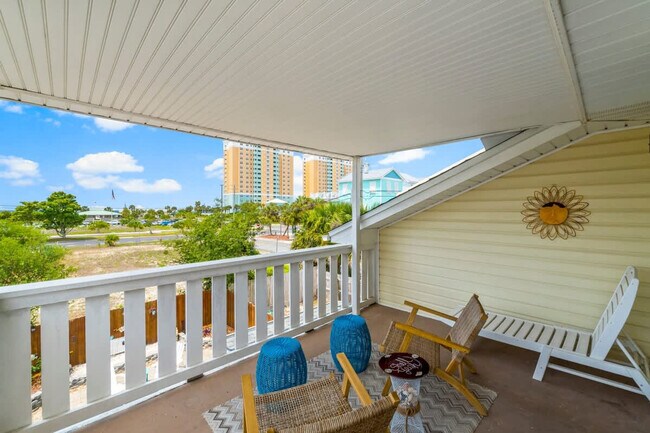 Building Photo - 7405A Beach Dr