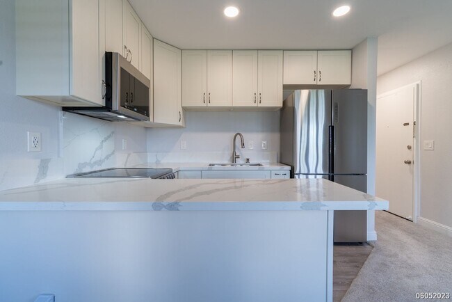 Building Photo - 1br/1ba/prkg Condo at Kumelewai Gardens