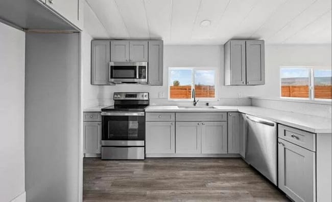 Building Photo - COMING SOON - Newly Remodeled 2 Bedroom 2 ...