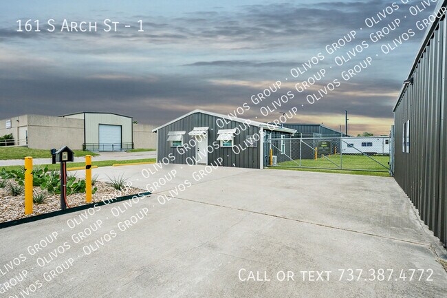 Building Photo - 161 S Arch St