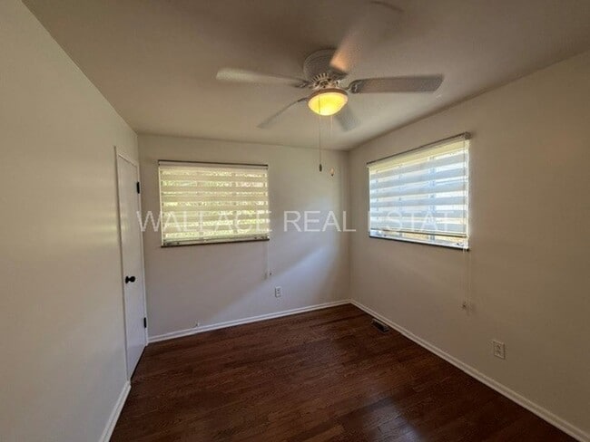 Building Photo - ADORABLE HOUSE IN SoKno WITH 3 BEDROOMS!!
