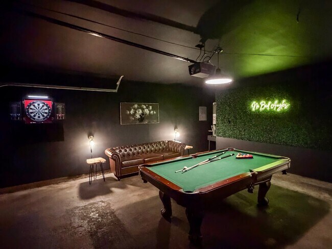 Building Photo - 29 Pinewood Forest Ct