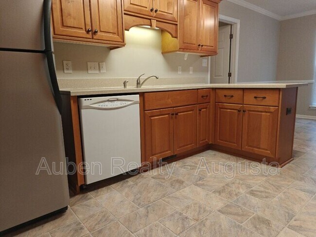 Building Photo - 5183 Fairington Dr