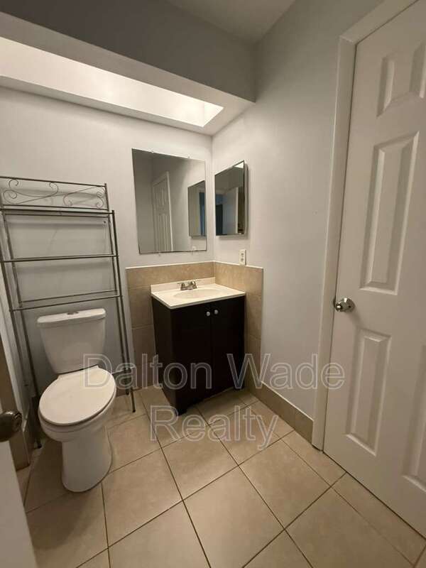 Building Photo - 2045 Sunset Grove Ln