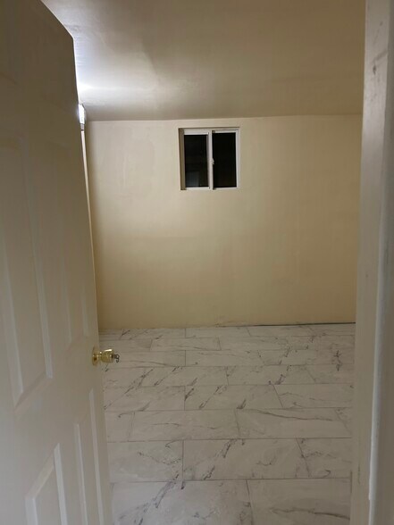 Building Photo - 264 Howe Ave