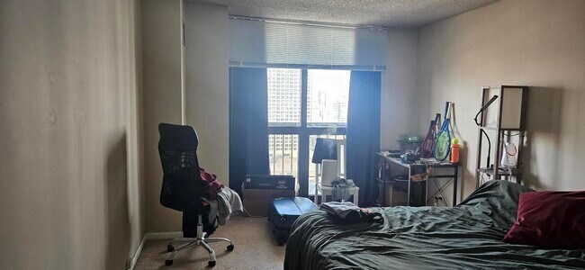 Building Photo - 33 W Delaware Pl