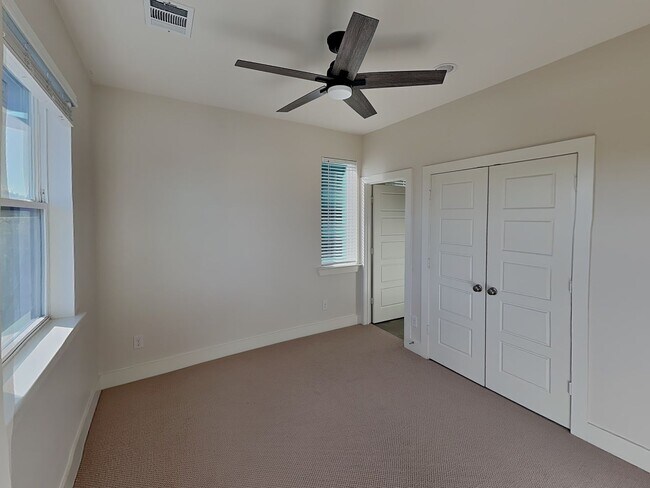 Building Photo - Fabulous 3-Story Townhouse in Frisco Heights! 1 mile from TCU!