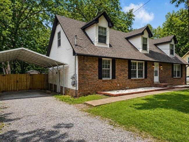 Building Photo - MOVE-IN SPECIAL!! $250 OFF First Month