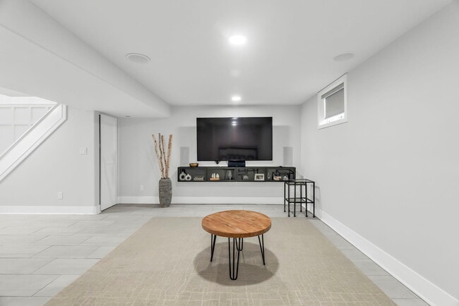 Building Photo - 6661 Woodson Dr