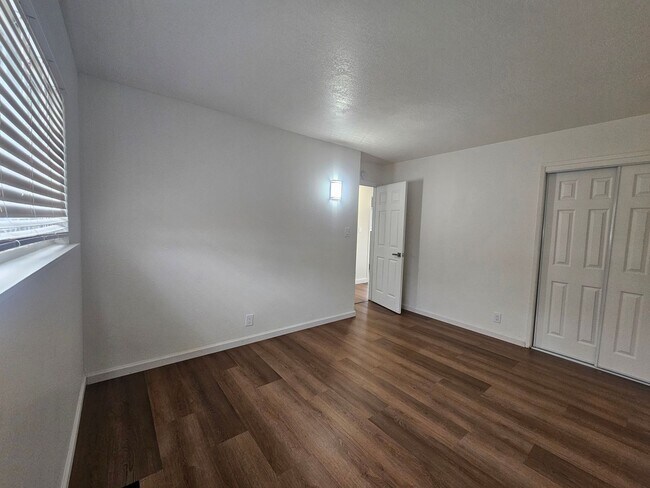 Building Photo - 967 Kern St