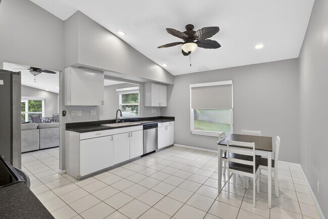 Building Photo - 6064 Beaconwood Rd