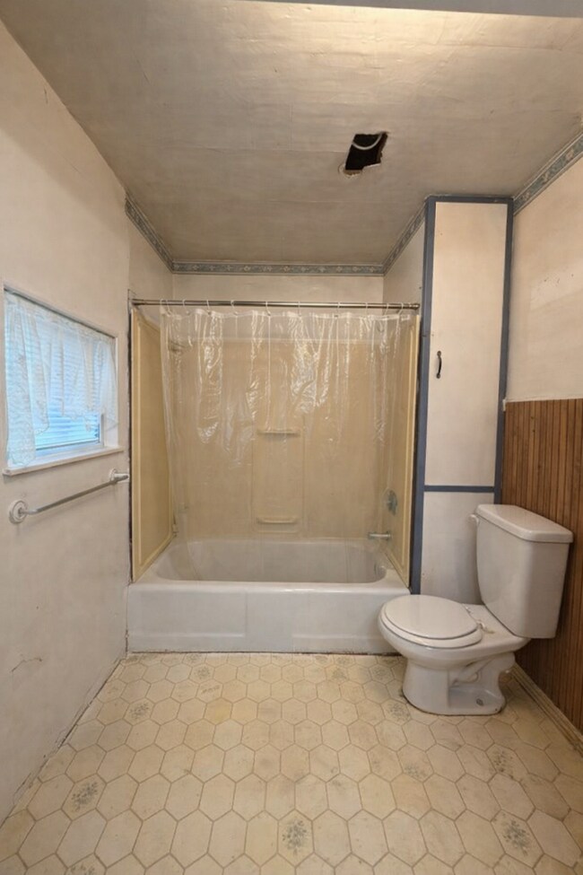 Building Photo - 1806 Black River Rd