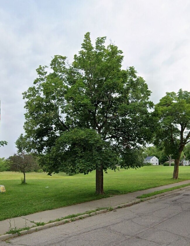 Building Photo - 1605 Kearsley Park Blvd